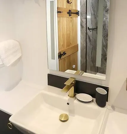 בית נופש Spinners - Central Retreat קירבי לונסדייל